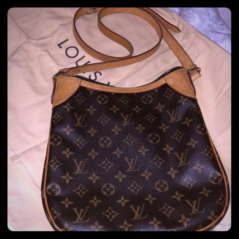 Authentic loud Vuitton crossbody